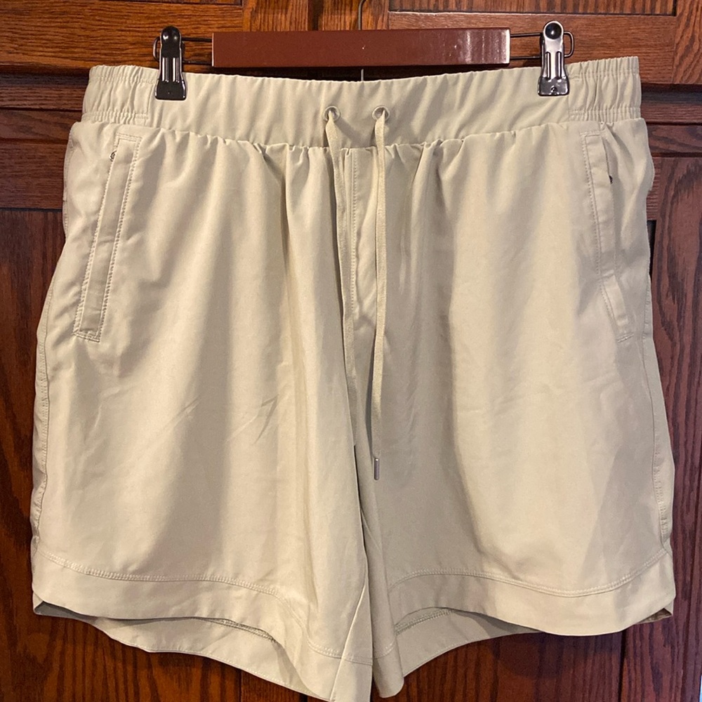 CALIA Hiking short, zippered front pockets, draw string +elastic waist, sz Large